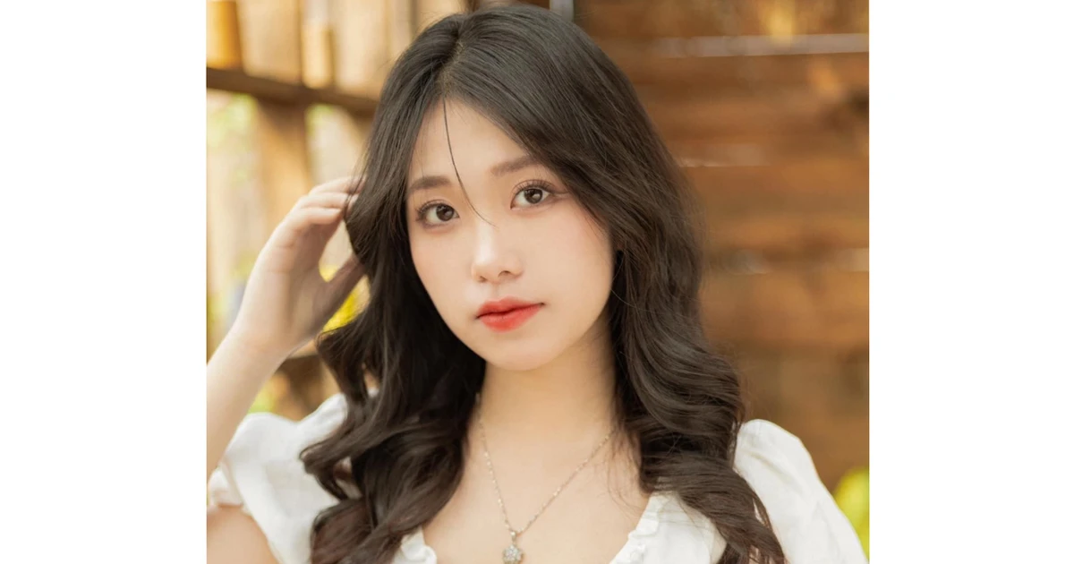 Nữ sinh trường Kinh tế chinh phục thời gian thử thách, phấn đấu thành Đảng viên chính thức ✨