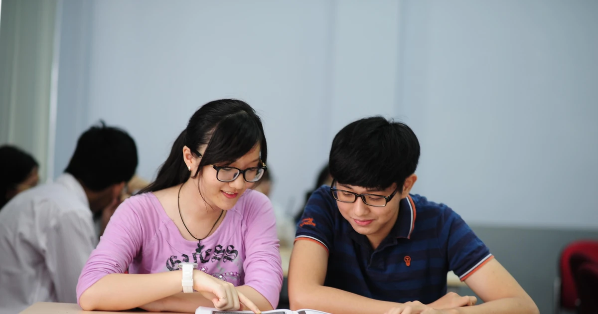 Điểm chuẩn ĐH Kinh tế TP.HCM năm nay: Vẫn cao ngất như mọi khi!