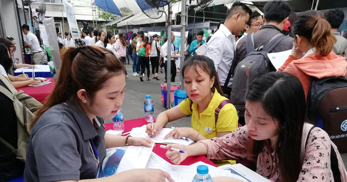 Điểm chuẩn ĐH Nông Lâm TP.HCM: Cao nhất 26 điểm, nhiều ngành hot đua nhau đỉnh cao