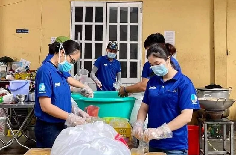 50.000 suất ăn "giải cứu" sinh viên mắc kẹt tại Sài Gòn - Vui hết nấc! ❤️