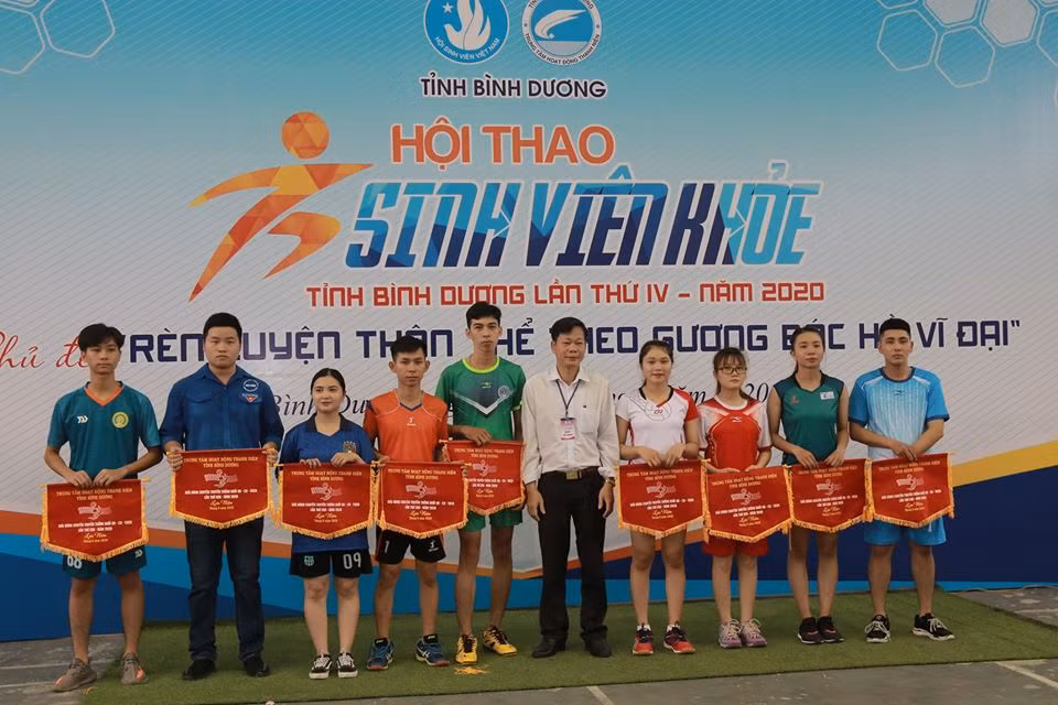 7e280184ad36bab1d230.jpg
