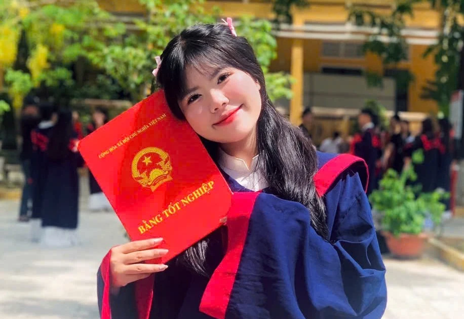 Nữ sinh Sư phạm chiến đấu với ung thư để giữ ước mơ gieo chữ