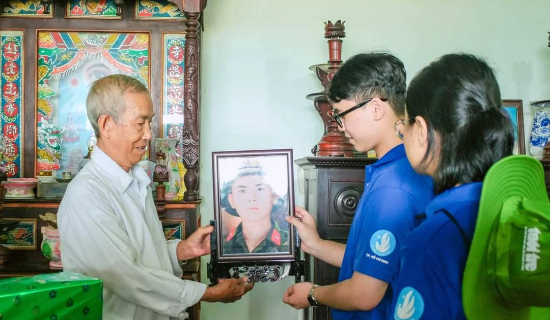 Sinh viên "hồi sinh" ảnh các Mẹ Việt Nam Anh hùng và liệt sĩ ở Cần Giờ - Xúc động quá đi mất