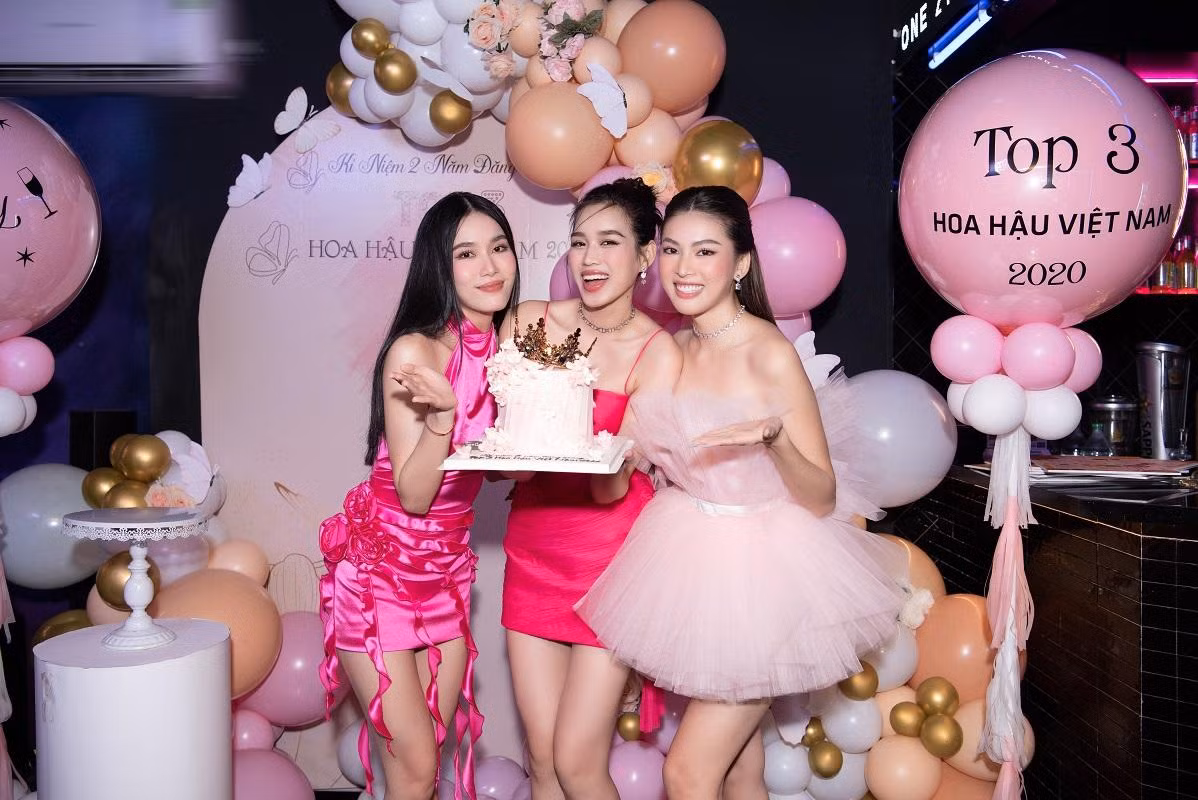 8104c099fe0b819be1b5.jpg