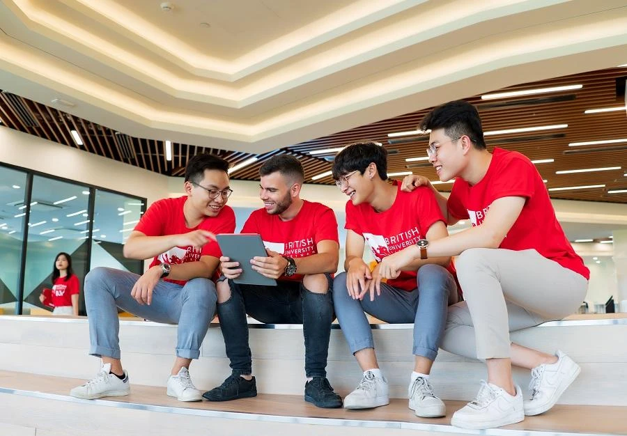 BUV chào đón Phó Hiệu trưởng mới siêu xịn - Giáo sư Rick Bennett nhậm chức rồi nè! ✨