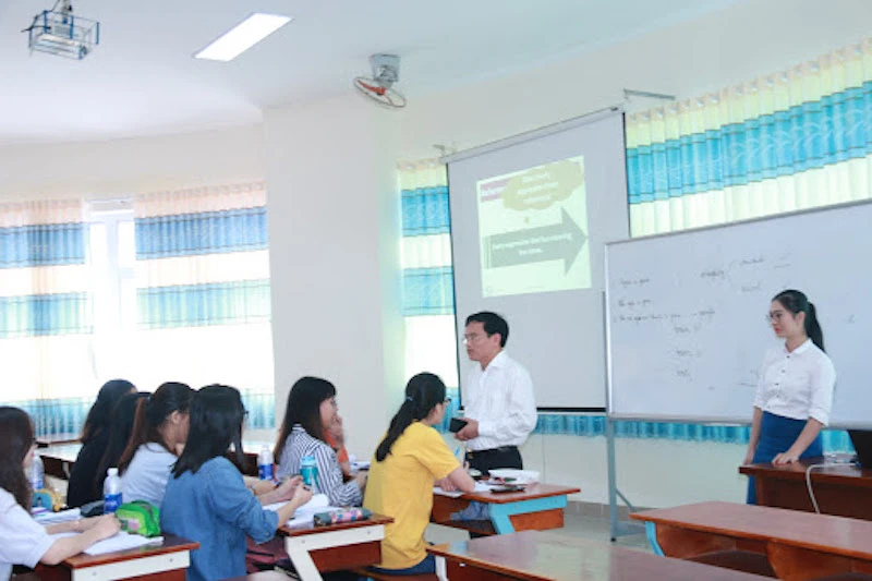 Trường ĐH Ngân hàng TP. HCM tuyển sinh thế nào năm 2021? Hẳn là điều các bạn Gen Z đang cần biết!