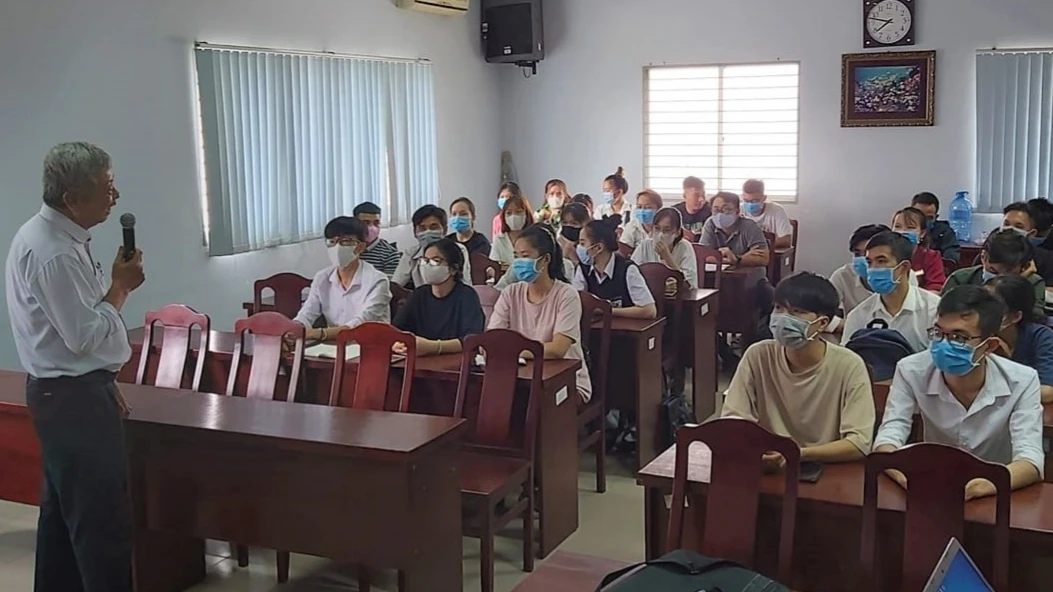 Cả lớp sinh viên Y tế Bình Dương cùng nhau lên tuyến đầu chống dịch - năng lượng tích cực quá trời!