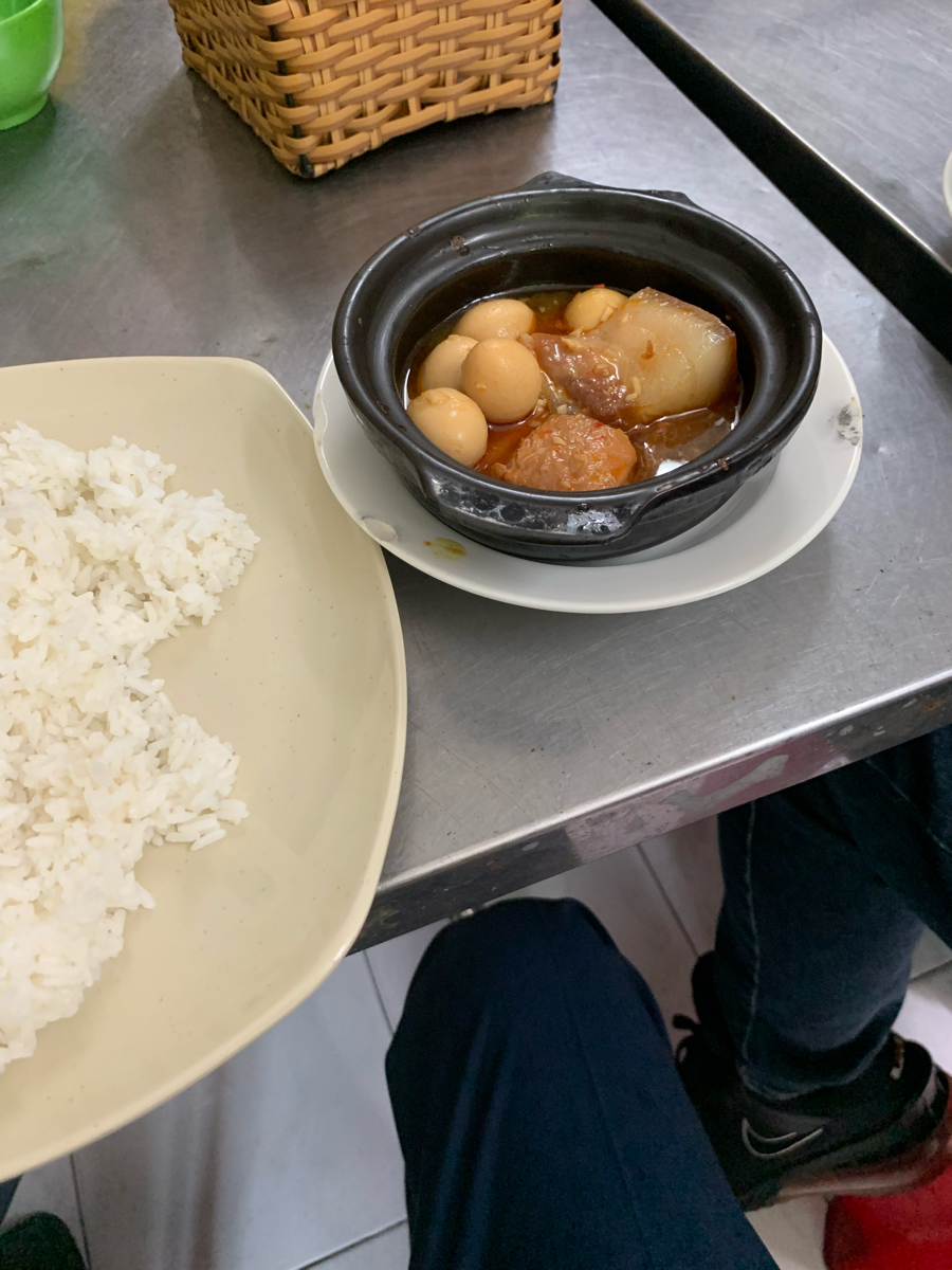 Hôm nay ăn gì? Thịt kho trứng cút đỉnh của chóp nè!
