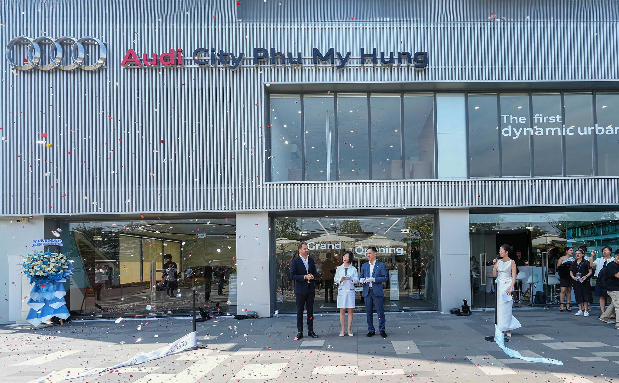 Audi mở đại lý xịn sò tại Phú Mỹ Hưng quận 7, có cả trạm sạc nhanh xe điện luôn nha