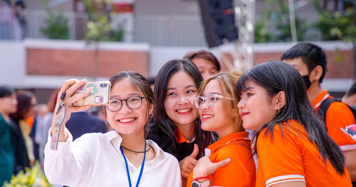 ĐH FPT dành 1.000 chỉ tiêu cho các bạn sinh viên đang phân vân chưa biết đăng ký trường nào ✨