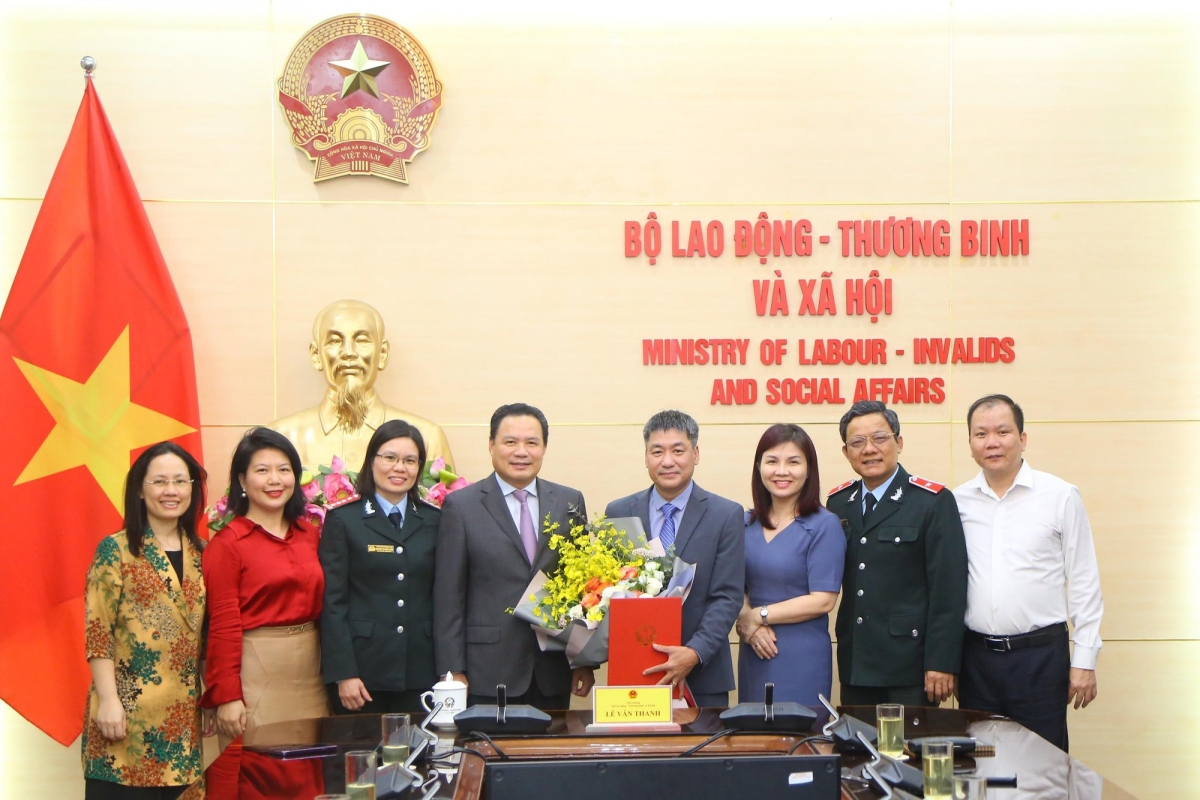 84ad68fee03558d50227.jpg