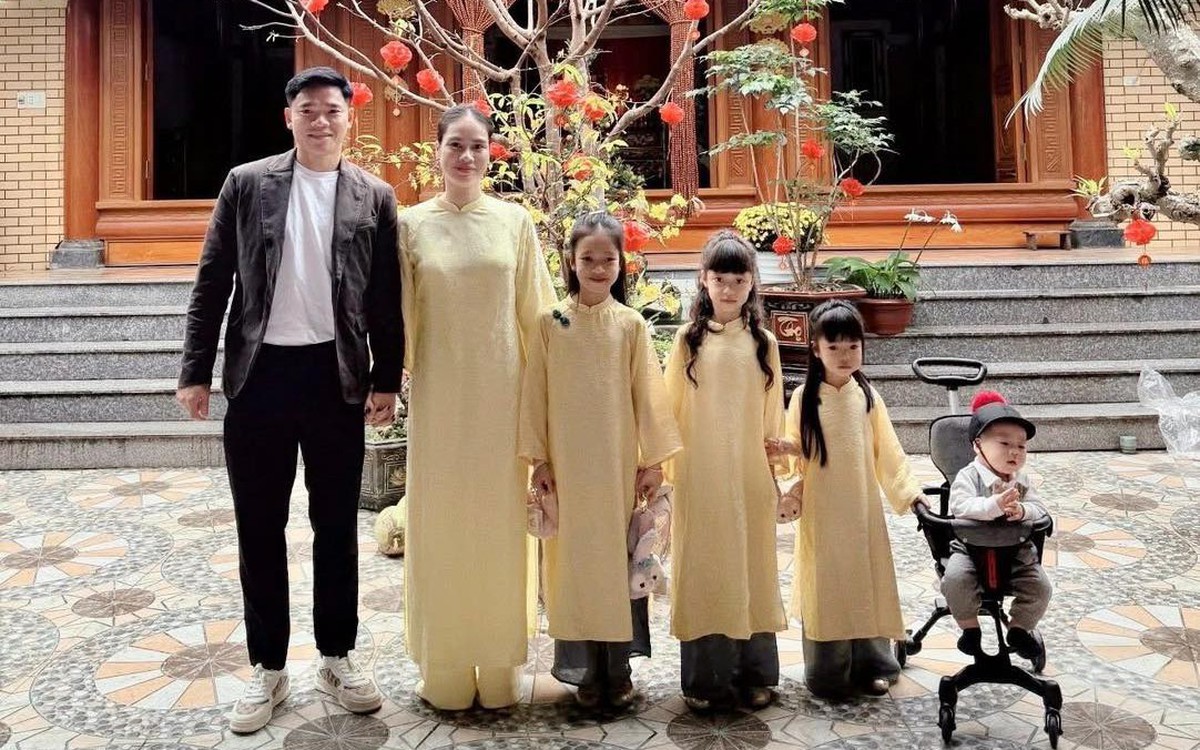 Cầu thủ Việt đón Tết: Gia đình "người nhện" Nguyên Mạnh chiếm trọn spotlight, ngọt xớt quá trời!