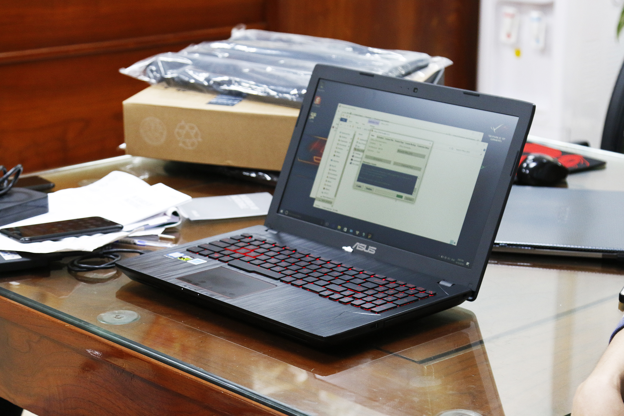 Laptop gaming 20tr hay PC 10tr - Chiến đâu ngon hơn đây?