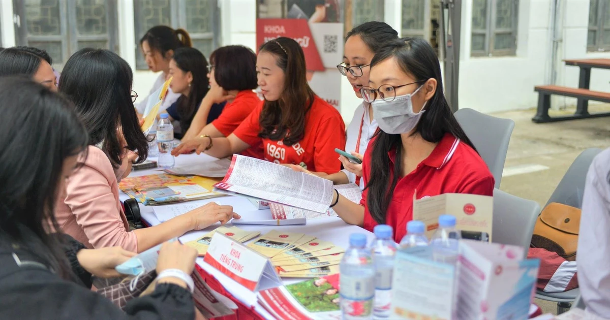 ĐH Ngoại thương tổ chức Ngày hội tư vấn tuyển sinh 2021: Cơ hội "ra biển lớn" cho các bạn trẻ đang chờ đón!