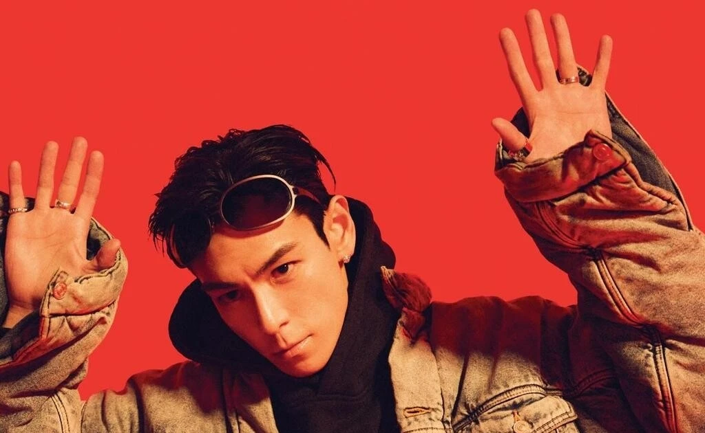 T.O.P càn quét bảng xếp hạng toàn cầu, debut solo sau 20 năm quá xịn xò