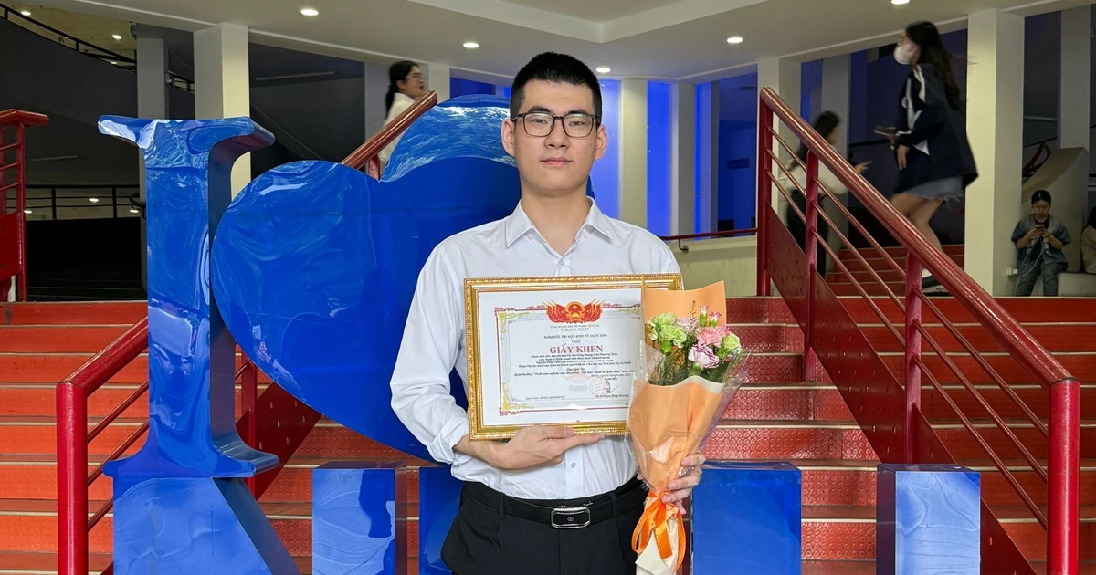 Nam sinh NEU tốt nghiệp sớm với GPA 4.0: 'Mọi người thường chỉ nhìn vào thành tích mà quên đi những thất bại'