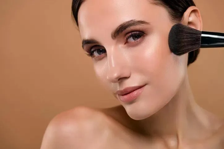 Bí quyết 'hack' tuổi siêu đỉnh chỉ với má hồng dành cho chị em U40+