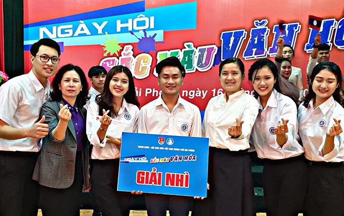 Sinh viên Hải Phòng cháy hết mình với Ngày hội Sắc màu văn hóa siêu xịn
