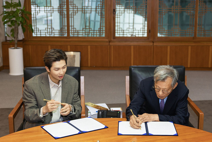 88978e9a6526e519f331.jpg