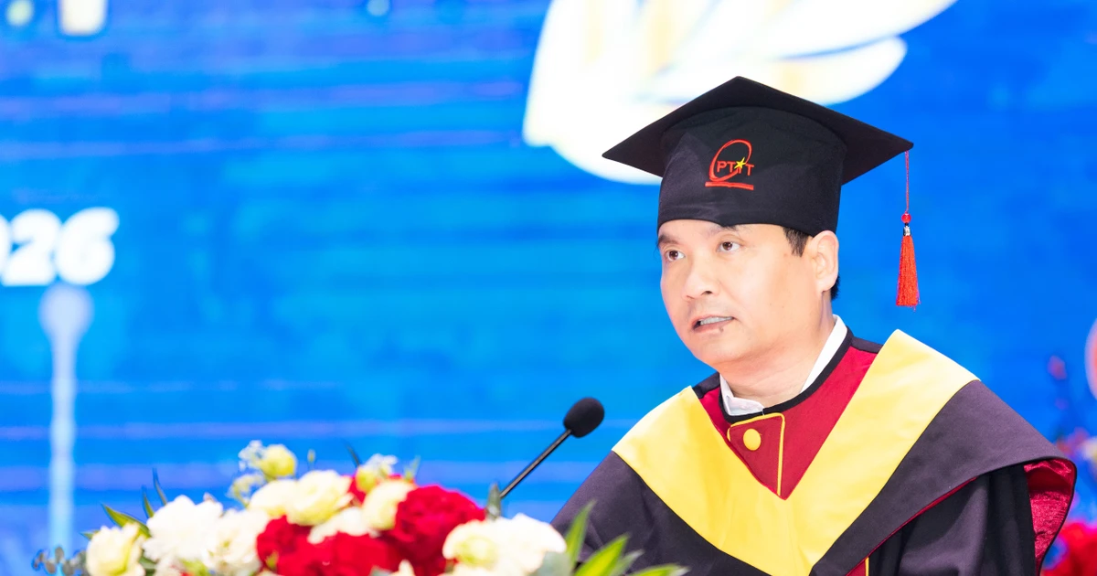 Giám đốc PTIT gửi lời nhắn nhủ cực xúc động đến tân kỹ sư: Giữ mãi tinh thần tiên phong khi bước vào hành trình mới nha