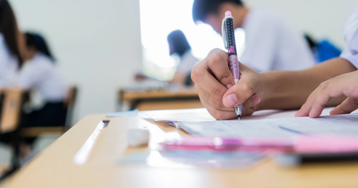 Sau ngày biết điểm thi và những vết 'nứt' đầu đời - Nhưng có nứt thì mới có chỗ cho ánh sáng lọt vào