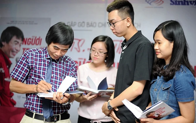 Chém gió vỉa hè cực đỉnh giữa TS Lê Thẩm Dương với hội sinh viên