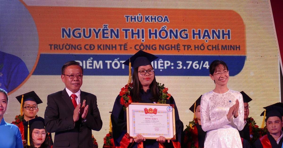 60 thủ khoa xuất sắc Sài Gòn được vinh danh: Đỉnh của chóp là đây! ✨