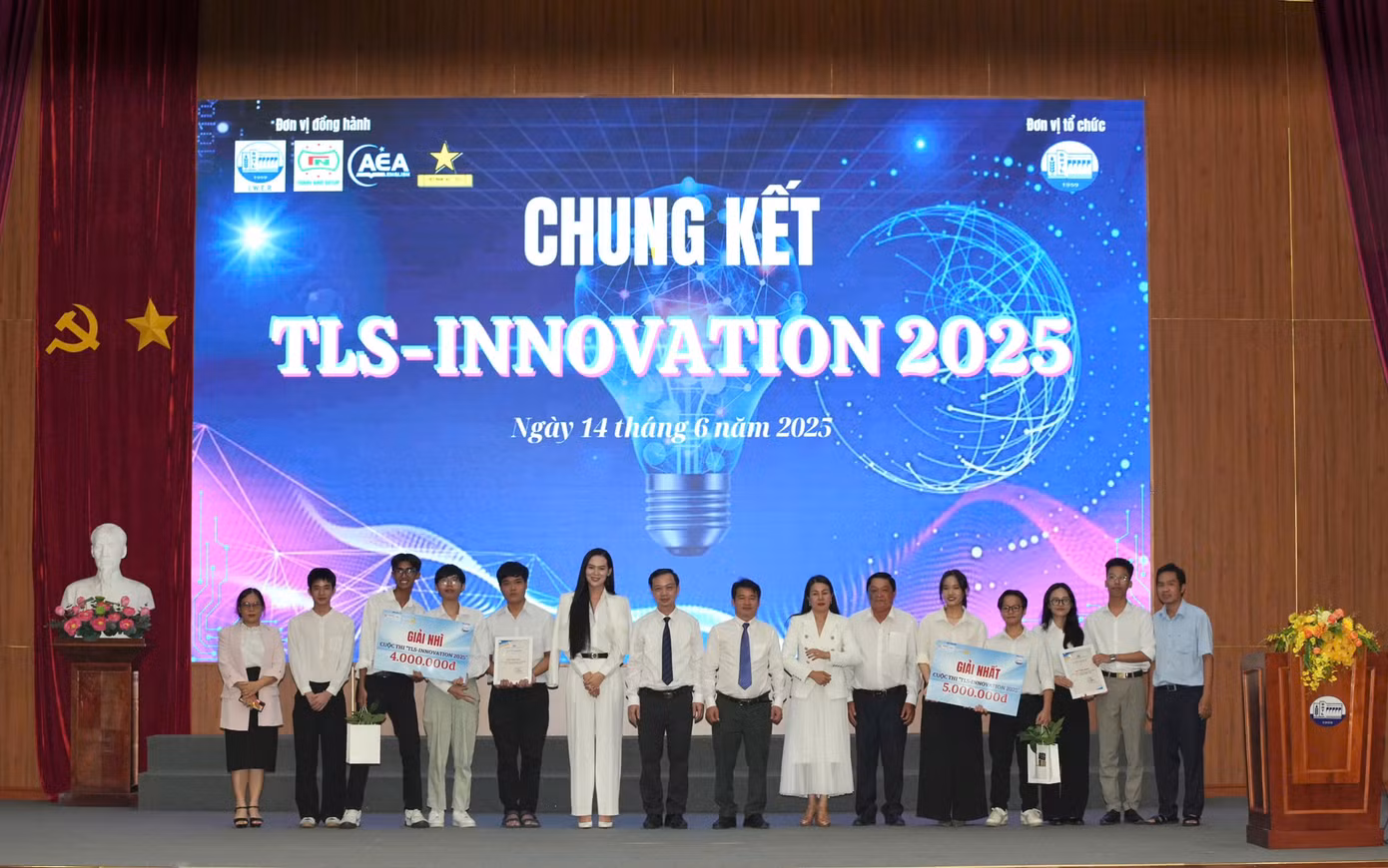8b2cd54117830879c7b3.jpg
