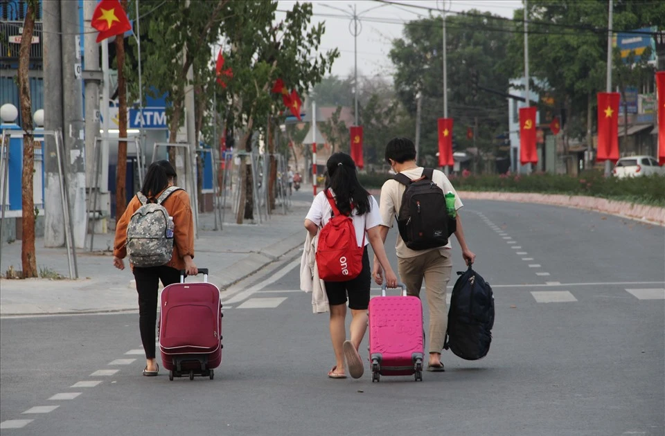 Hàng trăm sinh viên ĐH Thủ Dầu Một phải đi cách ly gấp vì COVID-19