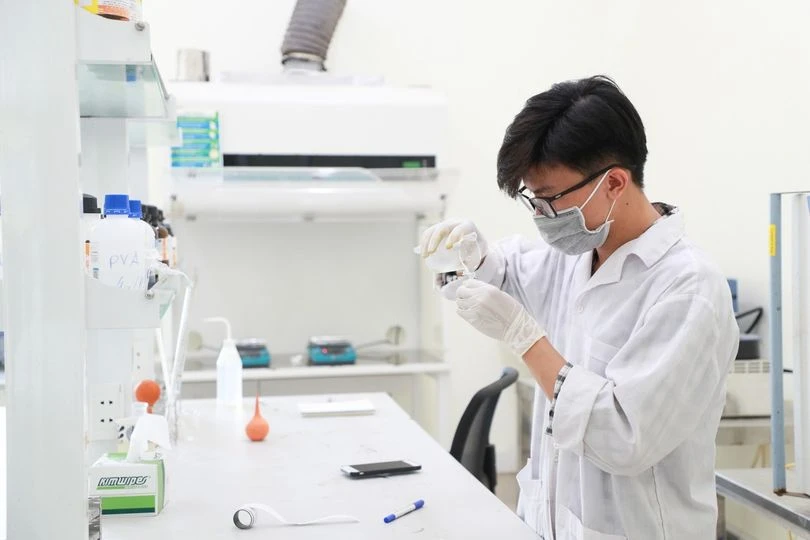 Chàng thủ khoa 'thợ săn học bổng' thần thánh khiến ai cũng phải ngưỡng mộ