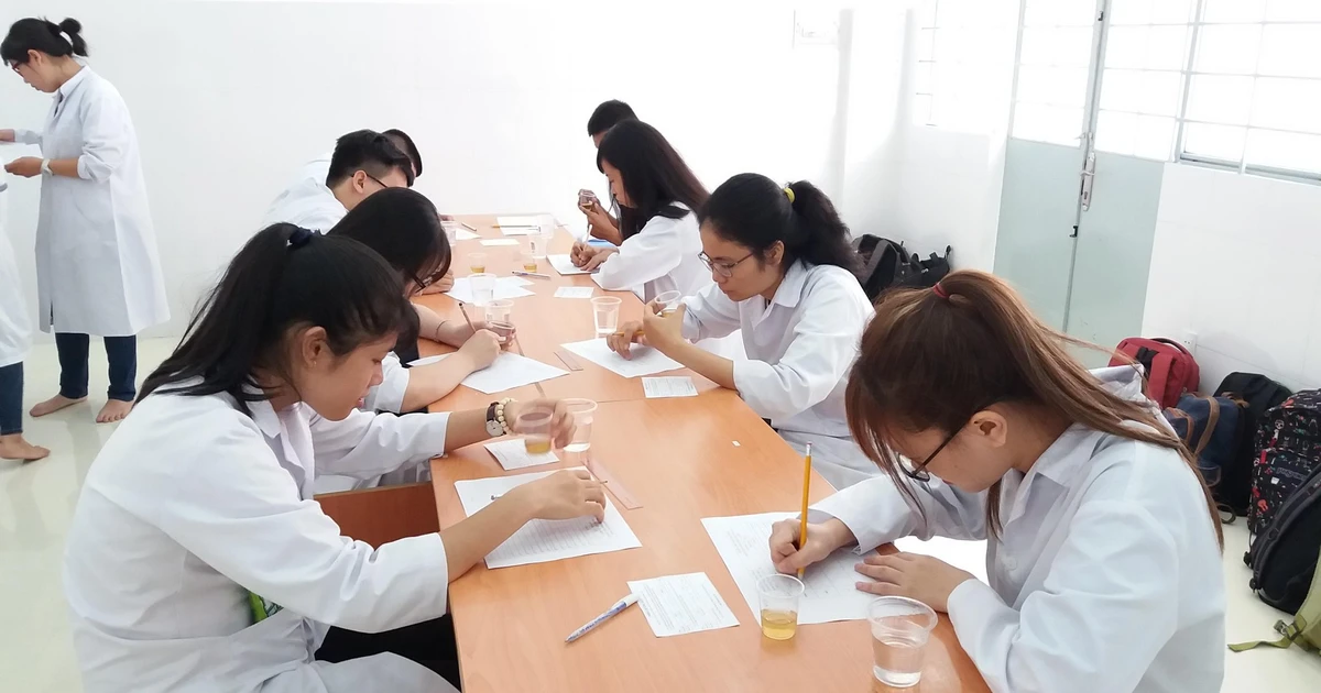 ĐH Bách khoa TP.HCM "chơi lớn" chi 12 tỷ đồng hỗ trợ sinh viên mùa dịch COVID-19