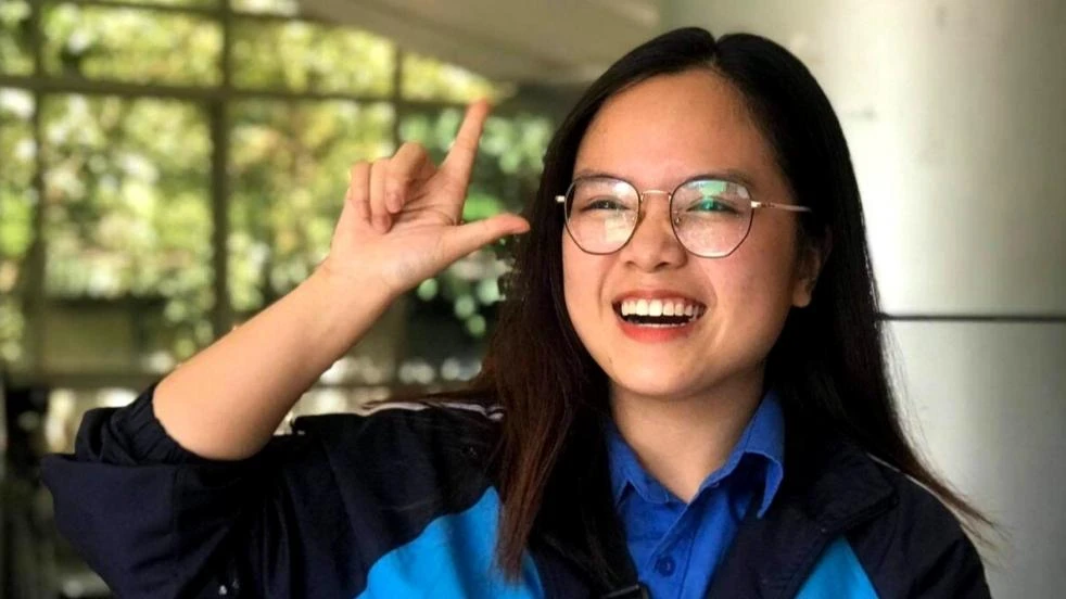 Nữ sinh "Sinh viên 5 tốt" bùng nổ năng lượng tích cực khiến ai cũng phải ngưỡng mộ