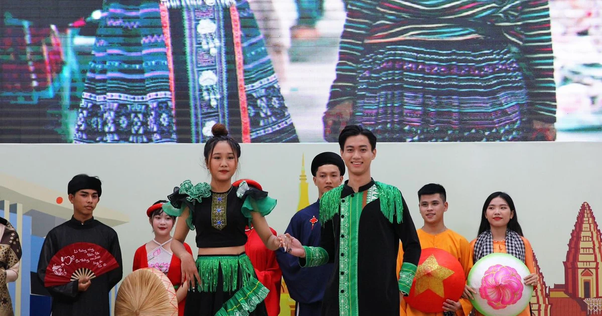 Chương trình 'Chung dòng Mê Kông' ở Bình Dương lần thứ 11 quá xịn, sinh viên 3 nước chill hết nấc