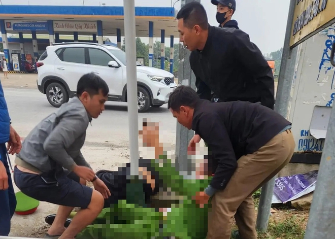Xế máy phóng như bay, tông gãy chân anh công an đang làm nhiệm vụ