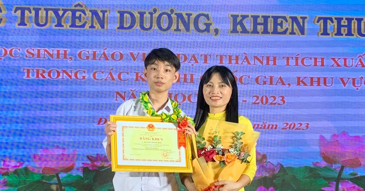 Cựu học sinh Trường THPT Chuyên Nguyễn Du "flex" thành tích cực xịn khiến ai cũng phải nể