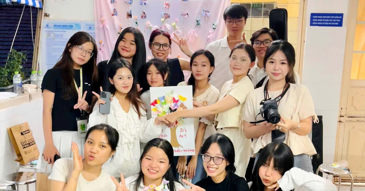 Gen Z lan tỏa năng lượng tích cực đến các chiến binh ung thư qua 'Chạm gần thêm thương'