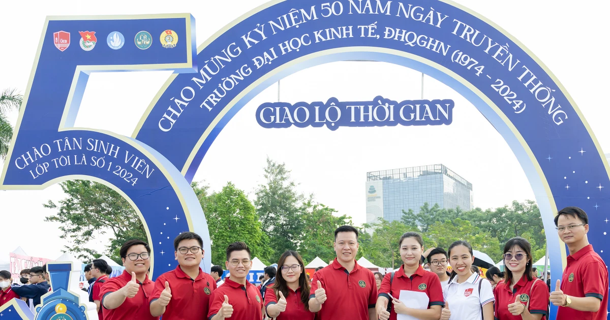 UEB mở tiệc sinh nhật 50 tuổi: Từ gian trại xịn xò đến đêm nhạc đỉnh của nóc sinh viên