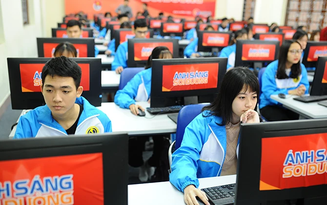 Hội thi "Ánh sáng soi đường" - Cơ hội "flex" kiến thức Mác-Lênin cho gen Z