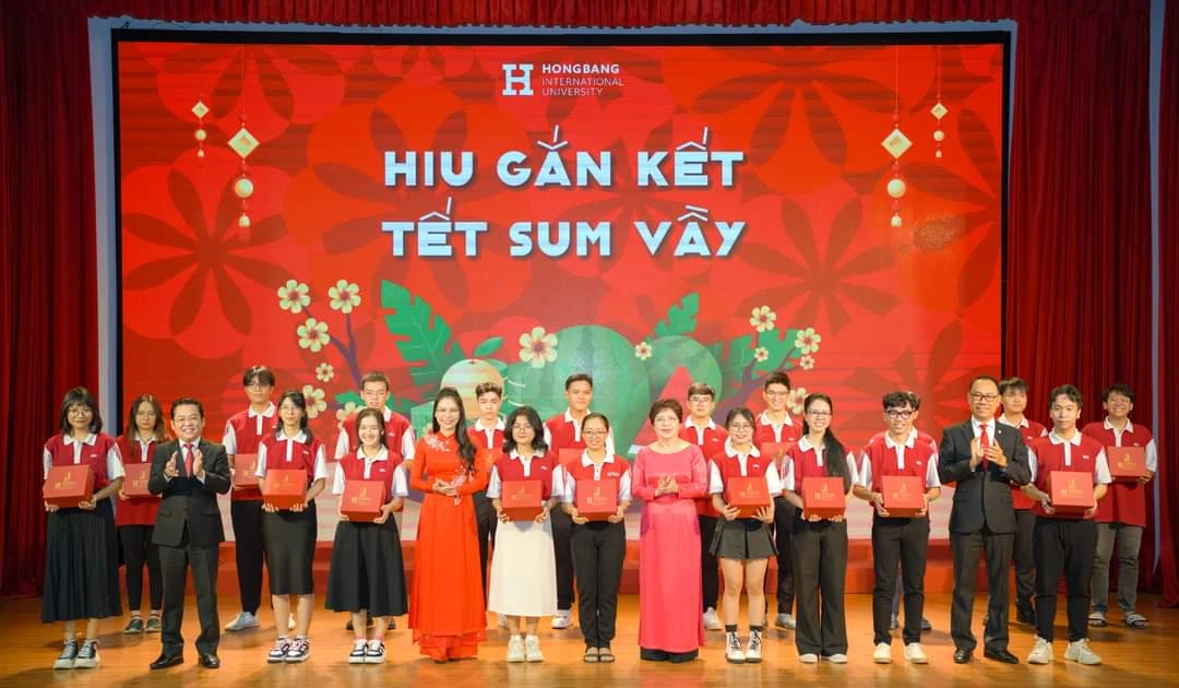 Trường đại học phía Nam này tặng 15.000 phần quà Tết cho sinh viên, xịn xò quá đi!