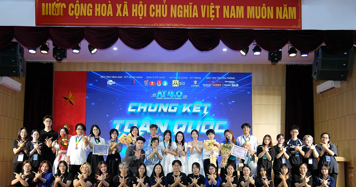 SV Nhân văn Nam - Bắc bàn về hành trang sống sót trong kỷ nguyên số