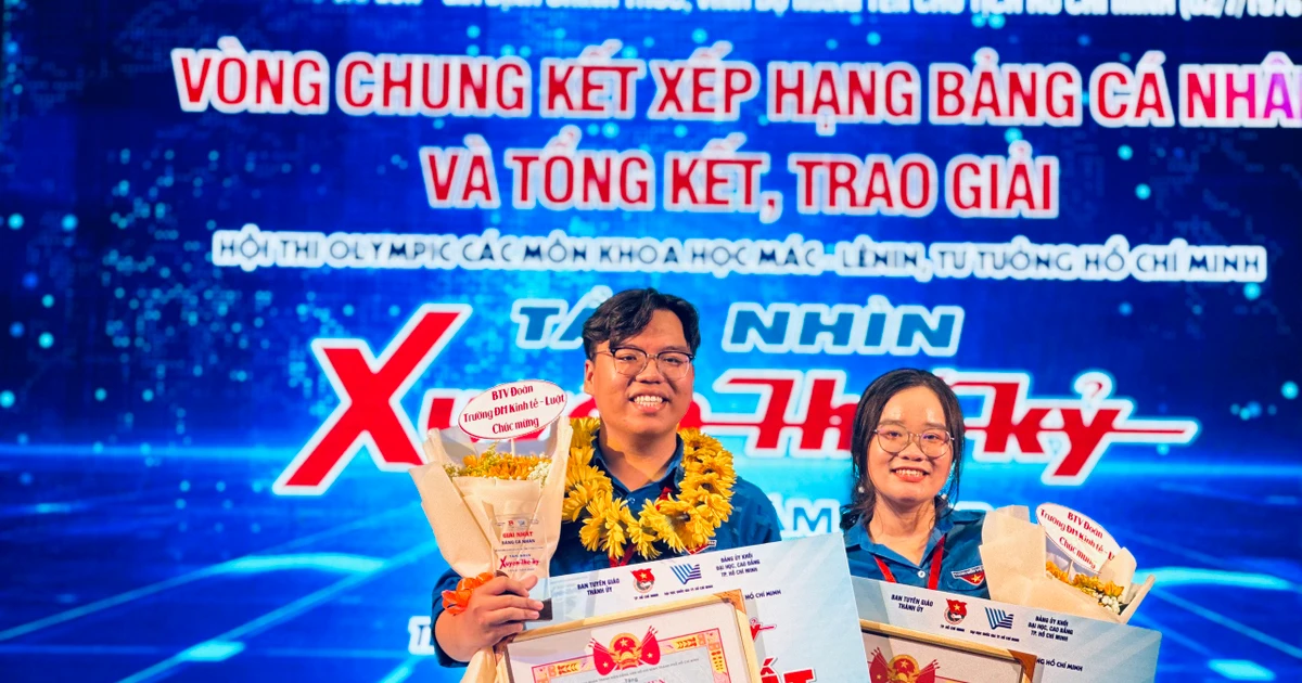 Tân binh năm nhất bất ngờ ẵm trọn ngôi vương cuộc thi "Tầm nhìn xuyên thế kỷ"