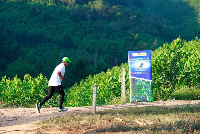 Tỉnh Đoàn Khánh Hòa tổ chức Giải Marathon và leo núi 'Vì một môi trường xanh' - Sự kiện thể thao kết hợp bảo vệ môi trường cực ý nghĩa