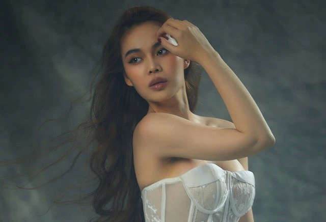 'Ngọc nữ Bolero' Giang Hồng Ngọc lần đầu công khai loạt ảnh sinh con bí mật ở Mỹ sau 5 năm