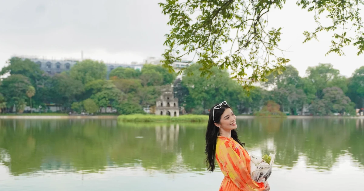 Chị đẹp từng "so tài" với Đỗ Thị Hà ở Miss World 2021 thả dáng đỉnh của chóp giữa lòng Hà Nội