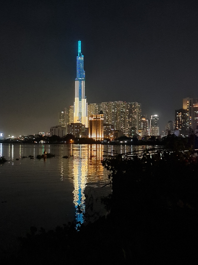 Landmark 81 và dòng sông Sài Gòn: Hai thế giới song song cùng tồn tại