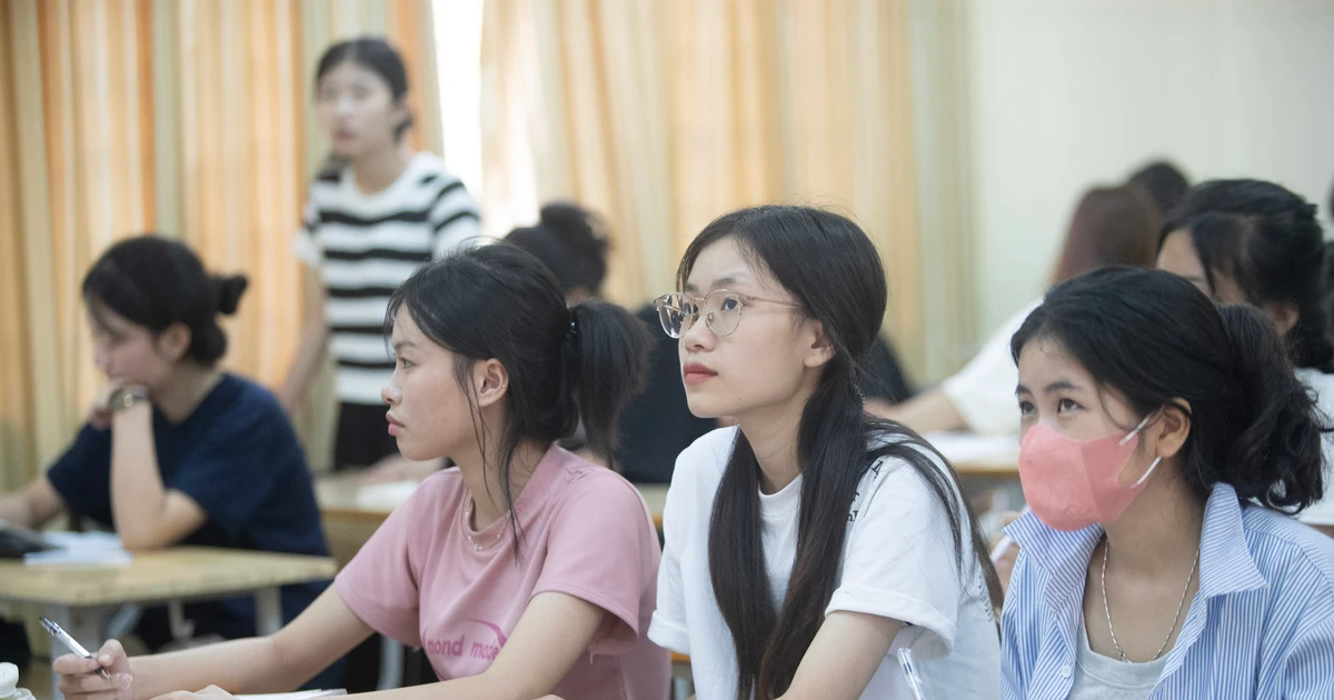 Thái Nguyên: Ngày comeback trường học, vẫn còn hơn 100 bạn sinh viên mắc kẹt tại vùng lũ