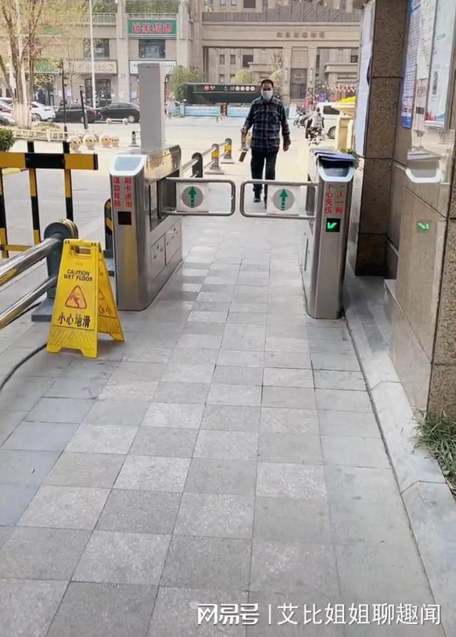 95b4e358d52e4cd2ef08.jpg
