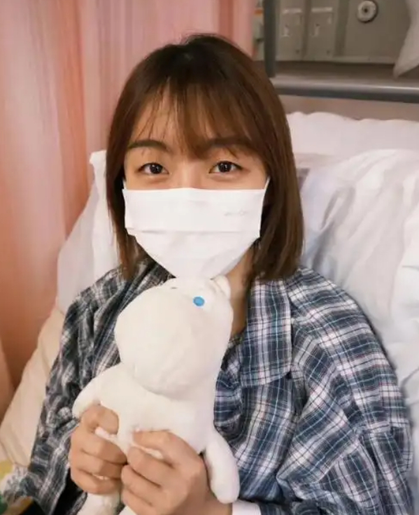 Nữ MC xinh đẹp qua đời ở tuổi 29 sau hành trình chiến đấu với ung thư khiến ai cũng xót xa