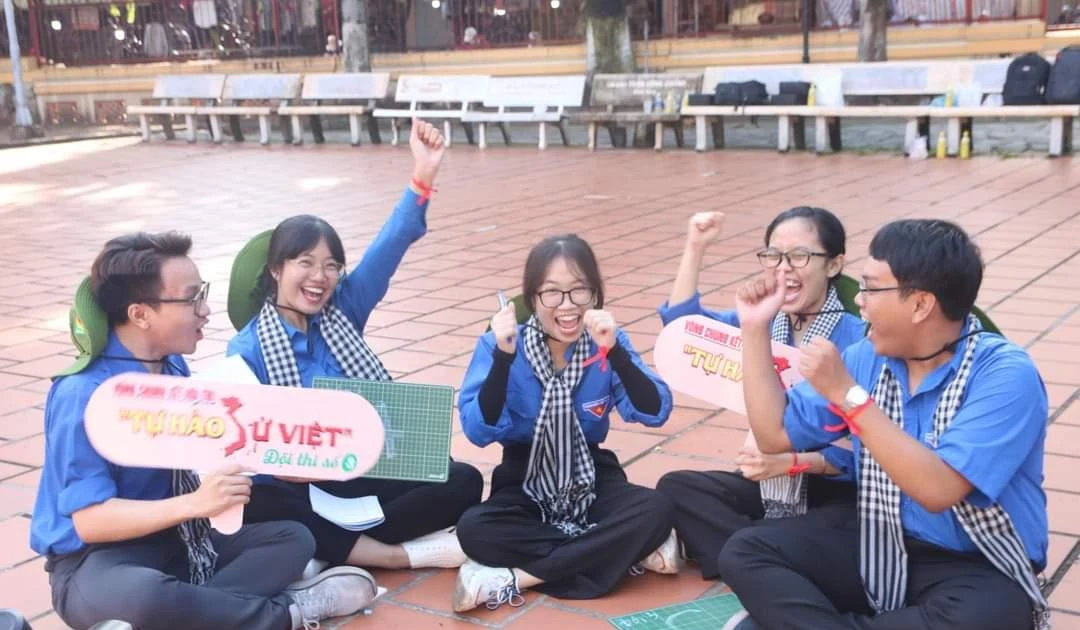 Vòng chung kết "Tự hào sử Việt" cháy hết mình, 14 thí sinh quẩy tung nóc!