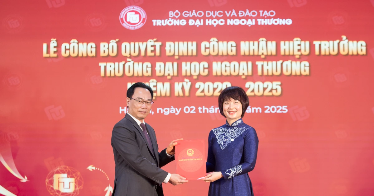 Thứ trưởng Hoàng Minh Sơn gửi trọn niềm tin vào tân Hiệu trưởng Đại học Ngoại thương